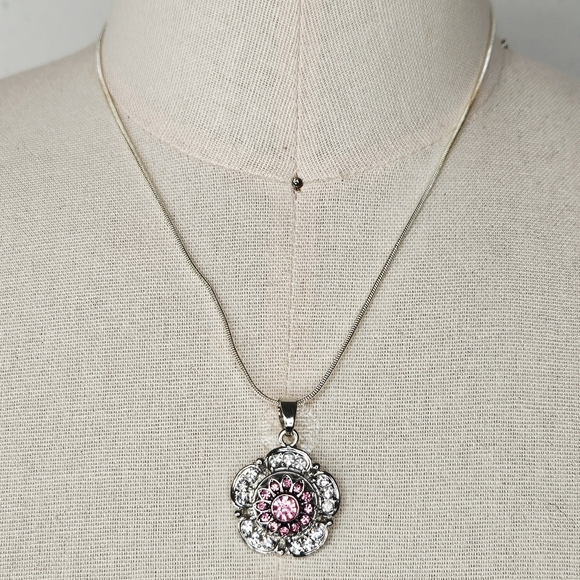 Silver Rhinestone Flower Snap Button Necklace with Pink Rhinestone Flower Snap - Picture 1 of 6